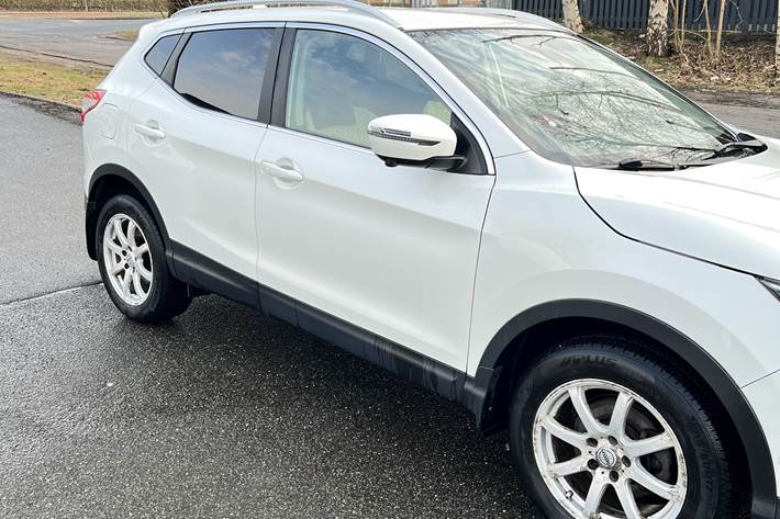 Hvid Nissan Qashqai fra 2016