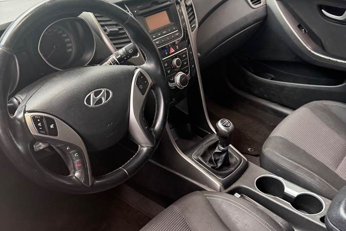Hvid Hyundai i30 fra 2014
