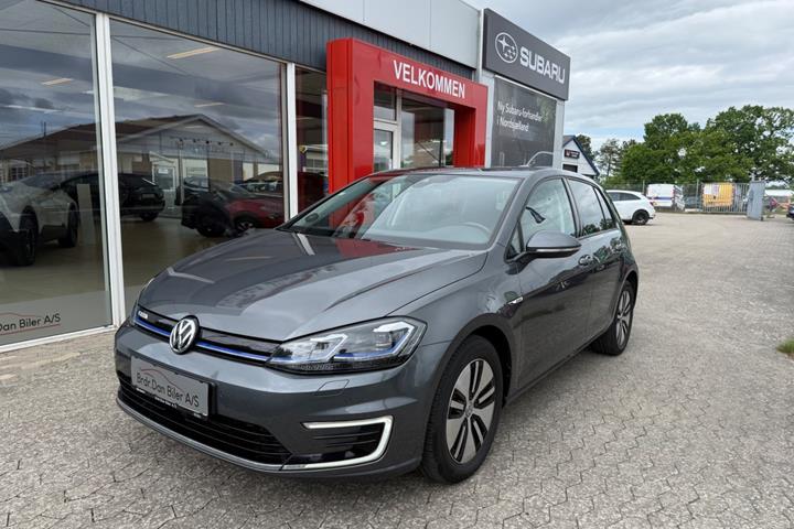 Grå VW e-Golf VII fra 2020 set udefra