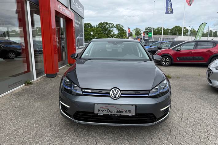 Grå VW e-Golf VII fra 2020