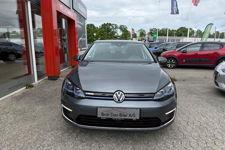 Grå VW e-Golf VII fra 2020