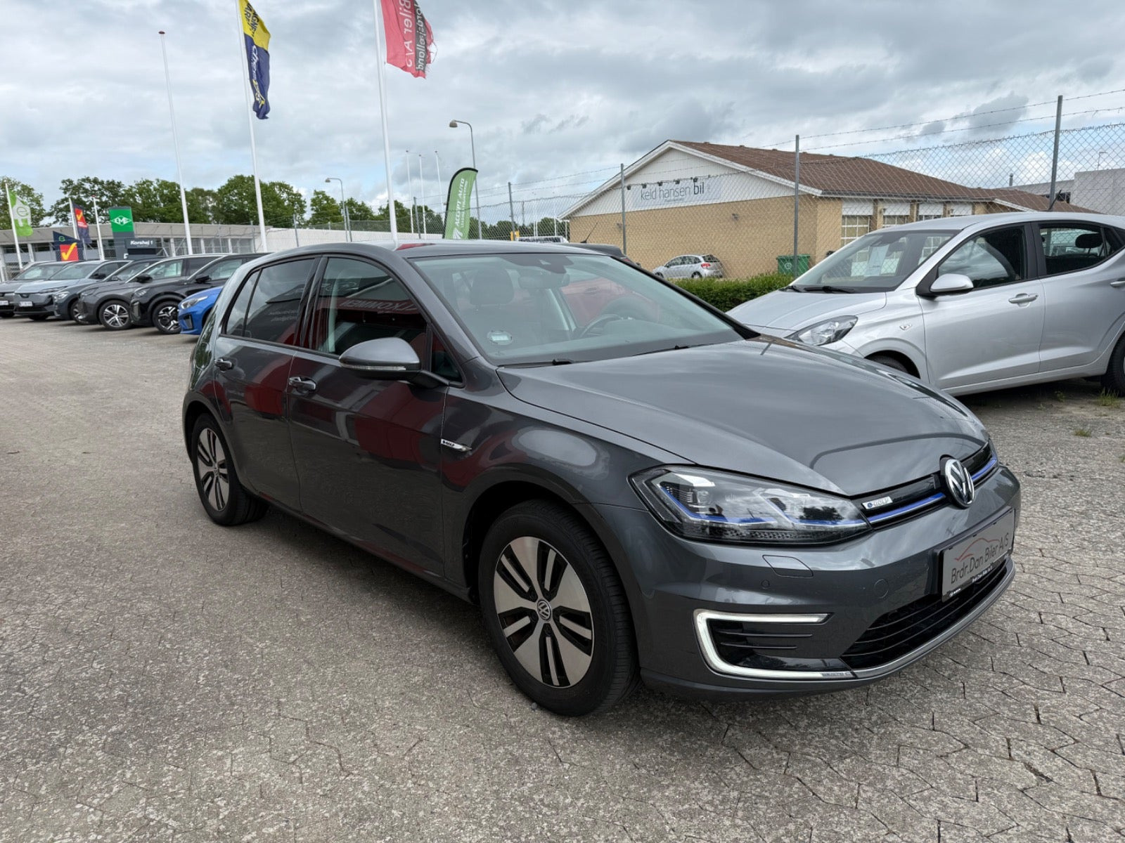 Grå VW e-Golf VII fra 2020