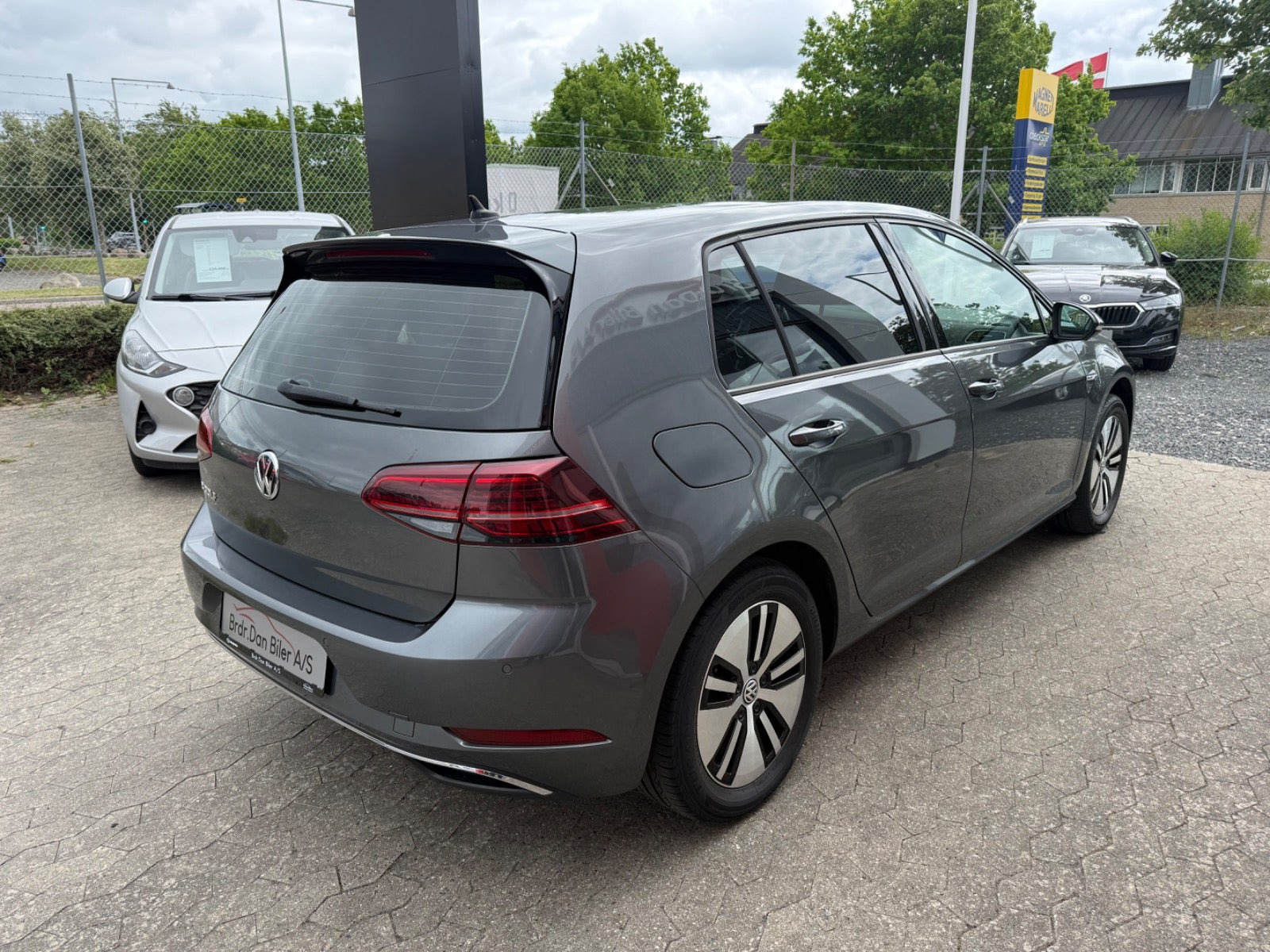 Grå VW e-Golf VII fra 2020