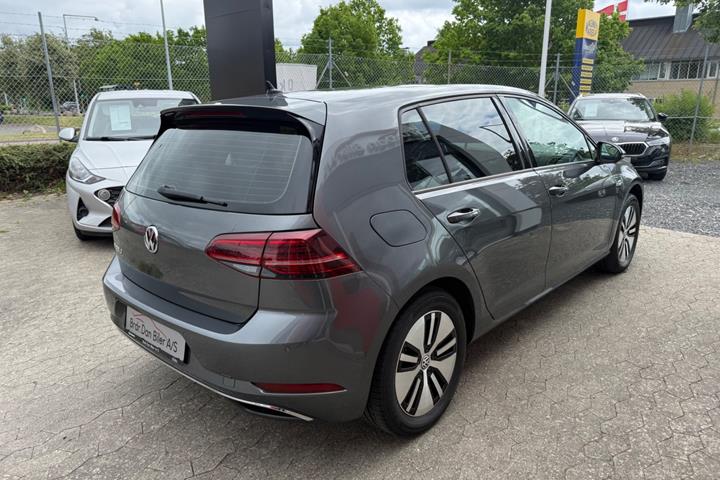 Grå VW e-Golf VII fra 2020