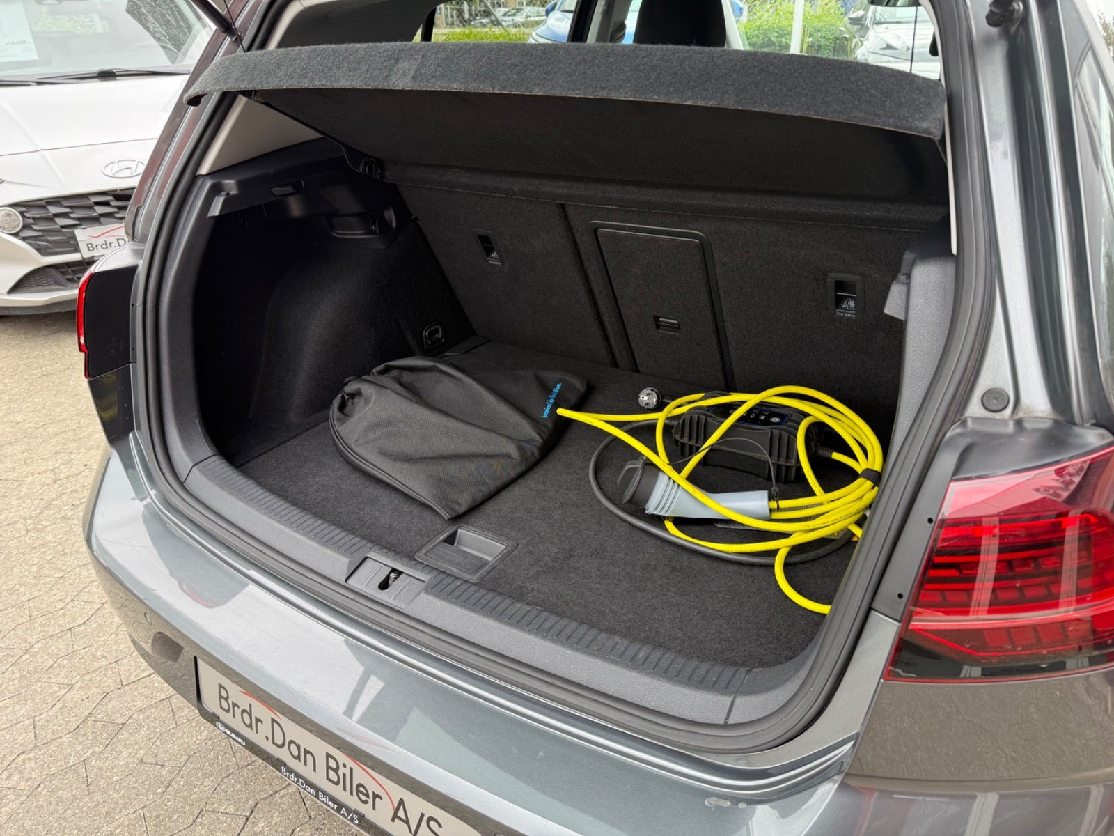 Grå VW e-Golf VII fra 2020