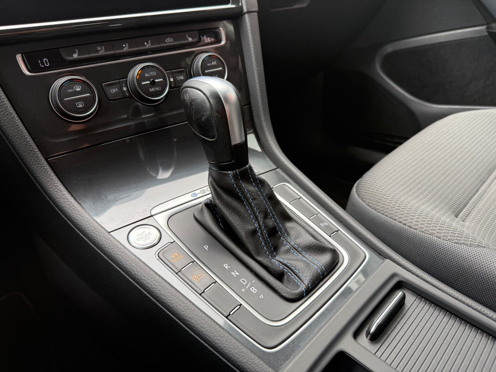 Grå VW e-Golf VII fra 2020