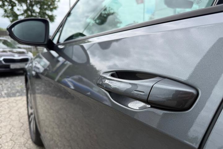 Grå VW e-Golf VII fra 2020
