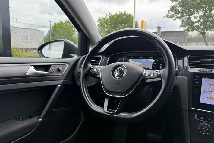 Grå VW e-Golf VII fra 2020