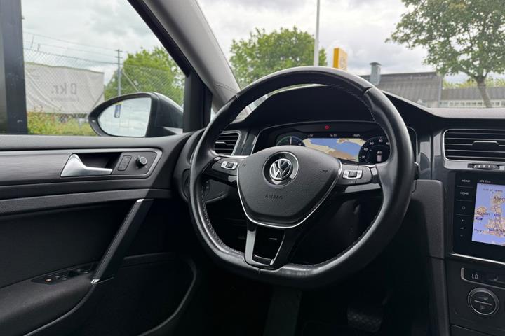 Grå VW e-Golf VII fra 2020