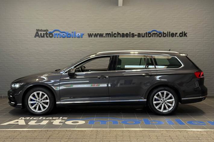 Grå VW Passat fra 2021