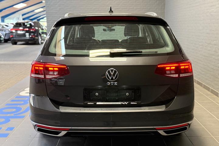 Grå VW Passat fra 2021