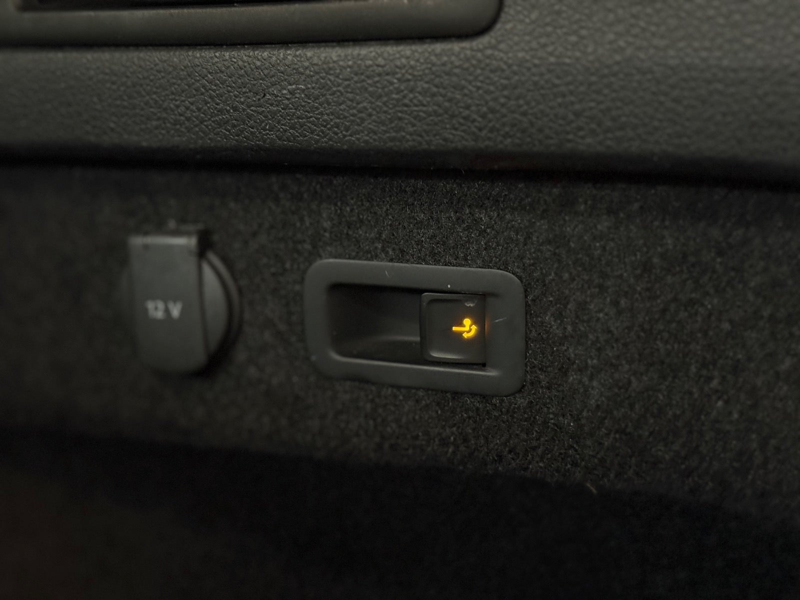 Grå VW Passat fra 2021