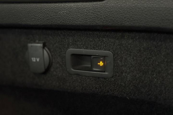 Grå VW Passat fra 2021