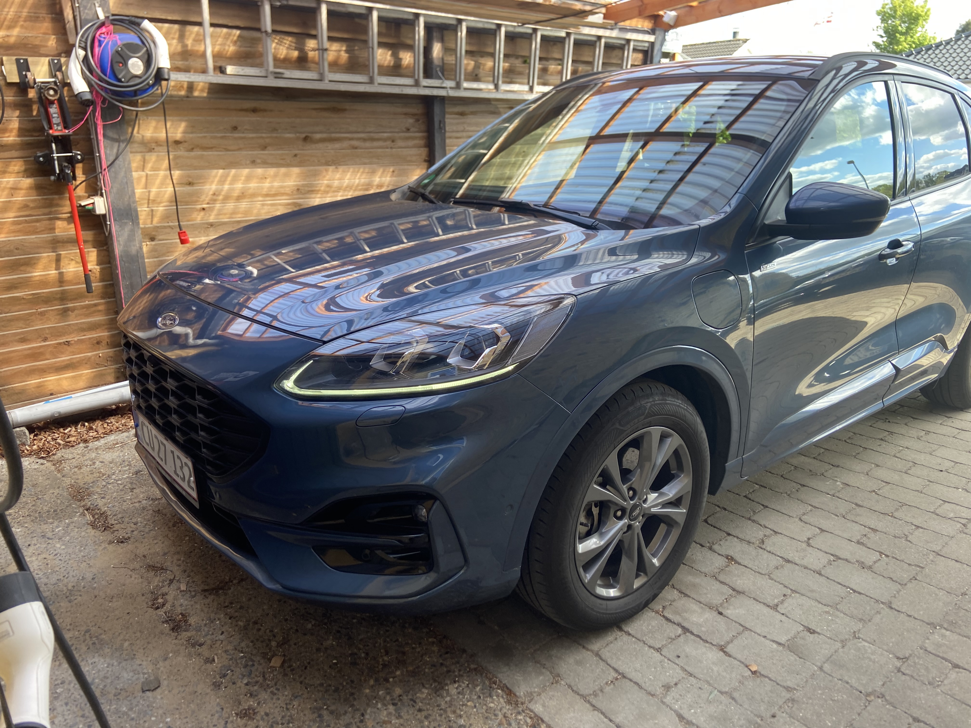 Blå Ford Kuga fra 2020