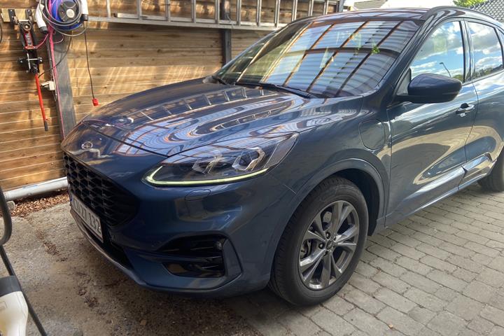 Blå Ford Kuga fra 2020