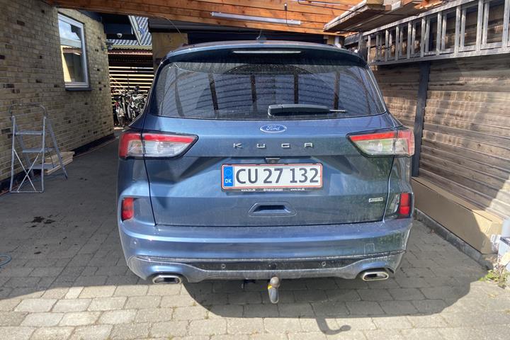 Blå Ford Kuga fra 2020