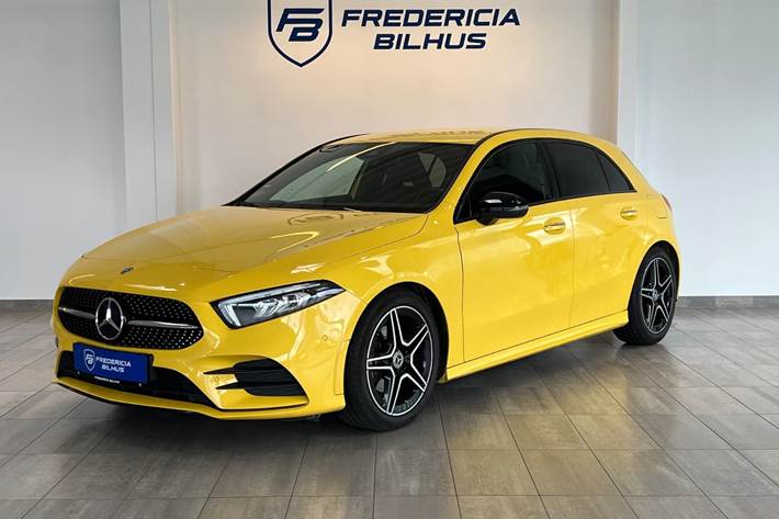 Blå Mercedes A200 fra 2020 set udefra