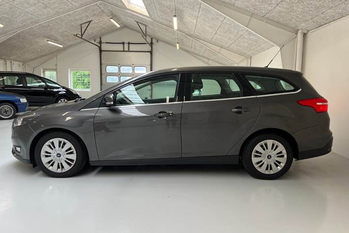 Grå Ford Focus fra 2016