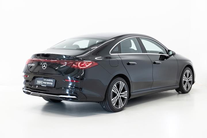 Sort Mercedes CLA250+ fra 2025