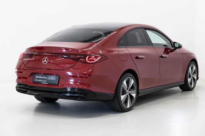 Rød Mercedes CLA250+ fra 2026