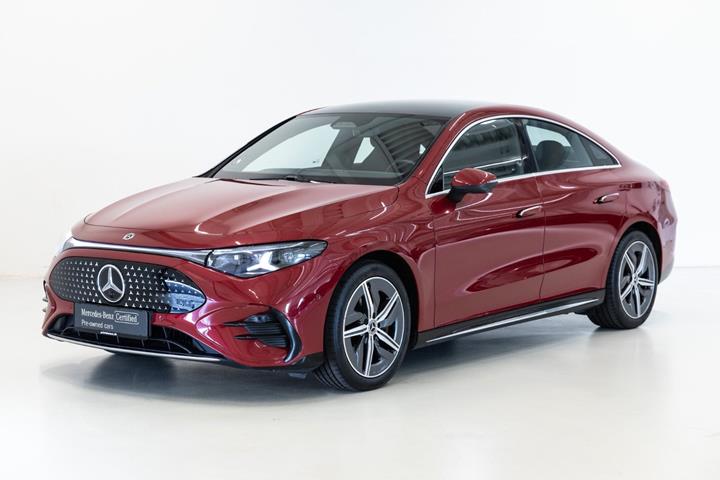 Rød Mercedes CLA250+ fra 2025 set udefra