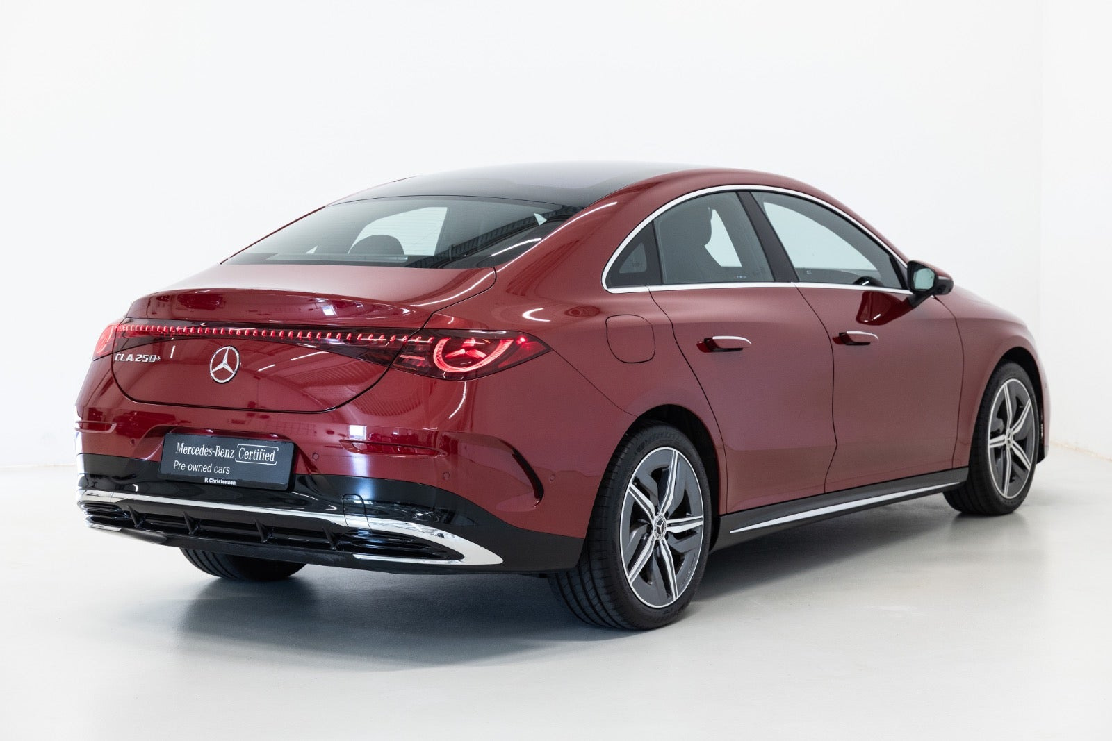 Rød Mercedes CLA250+ fra 2025