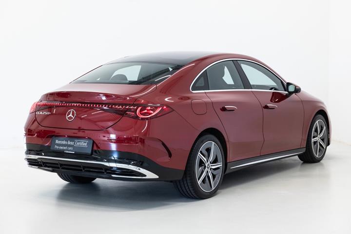 Rød Mercedes CLA250+ fra 2025