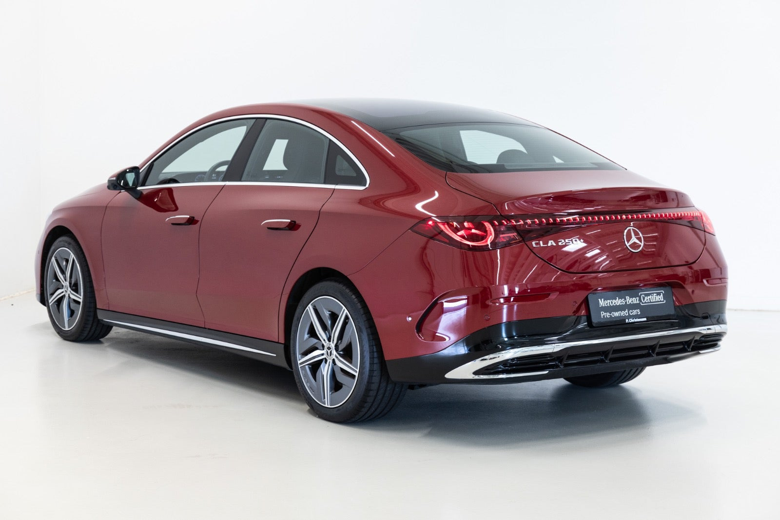Rød Mercedes CLA250+ fra 2025