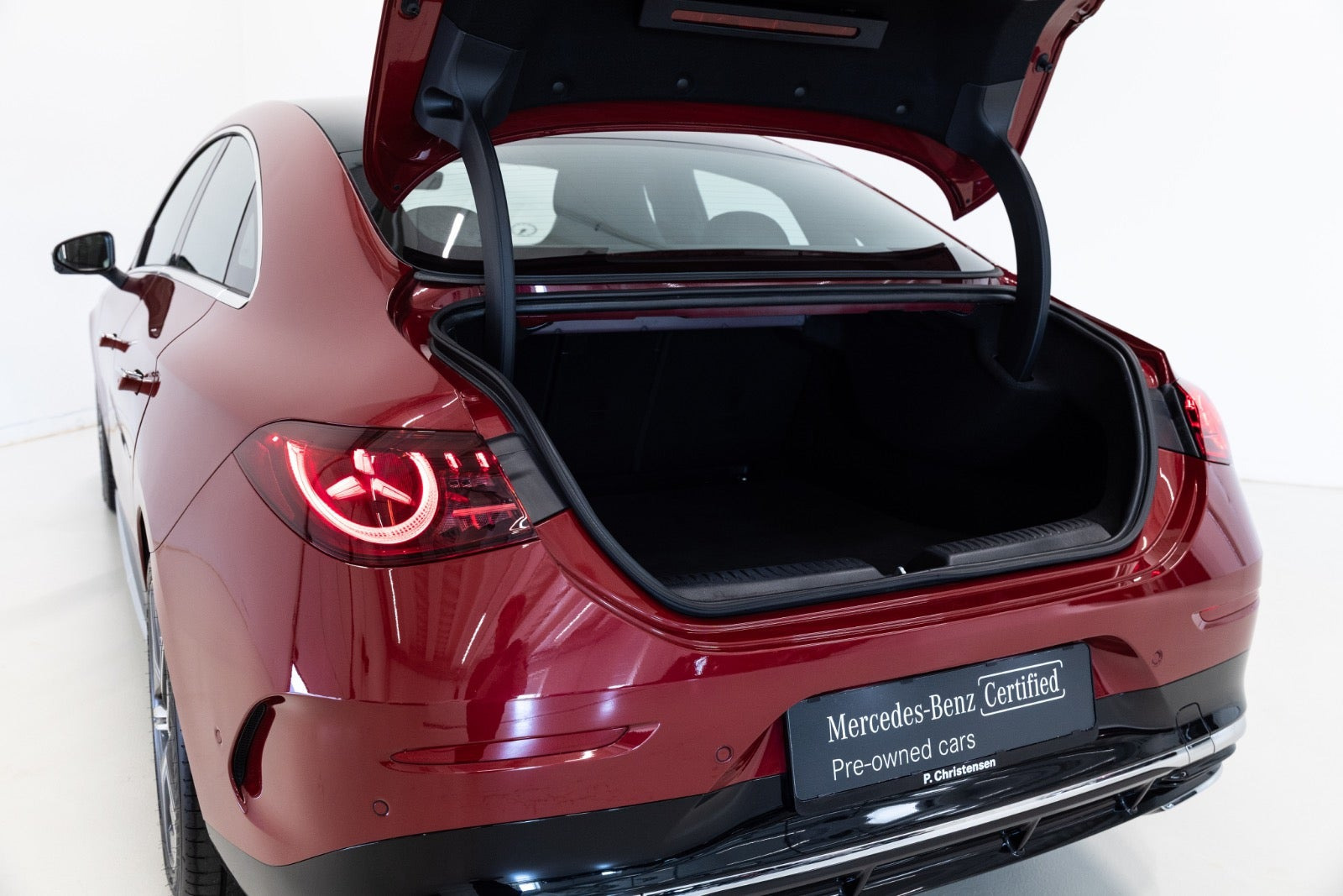 Rød Mercedes CLA250+ fra 2025