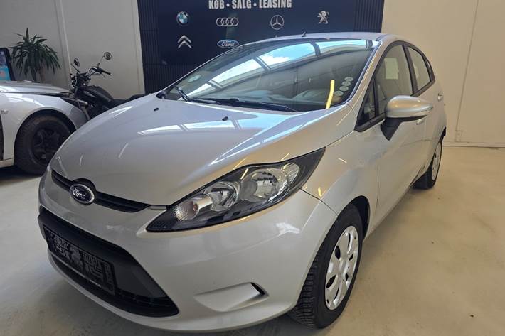 undefined Ford Fiesta fra 2011 set udefra