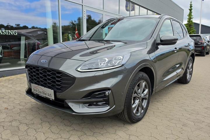 Grå Ford Kuga fra 2023 set udefra