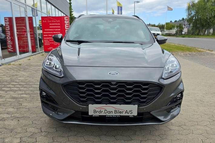 Grå Ford Kuga fra 2023
