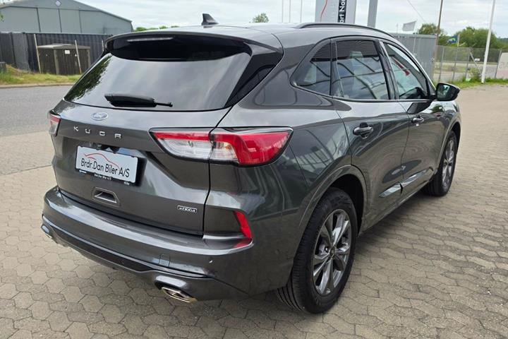 Grå Ford Kuga fra 2023