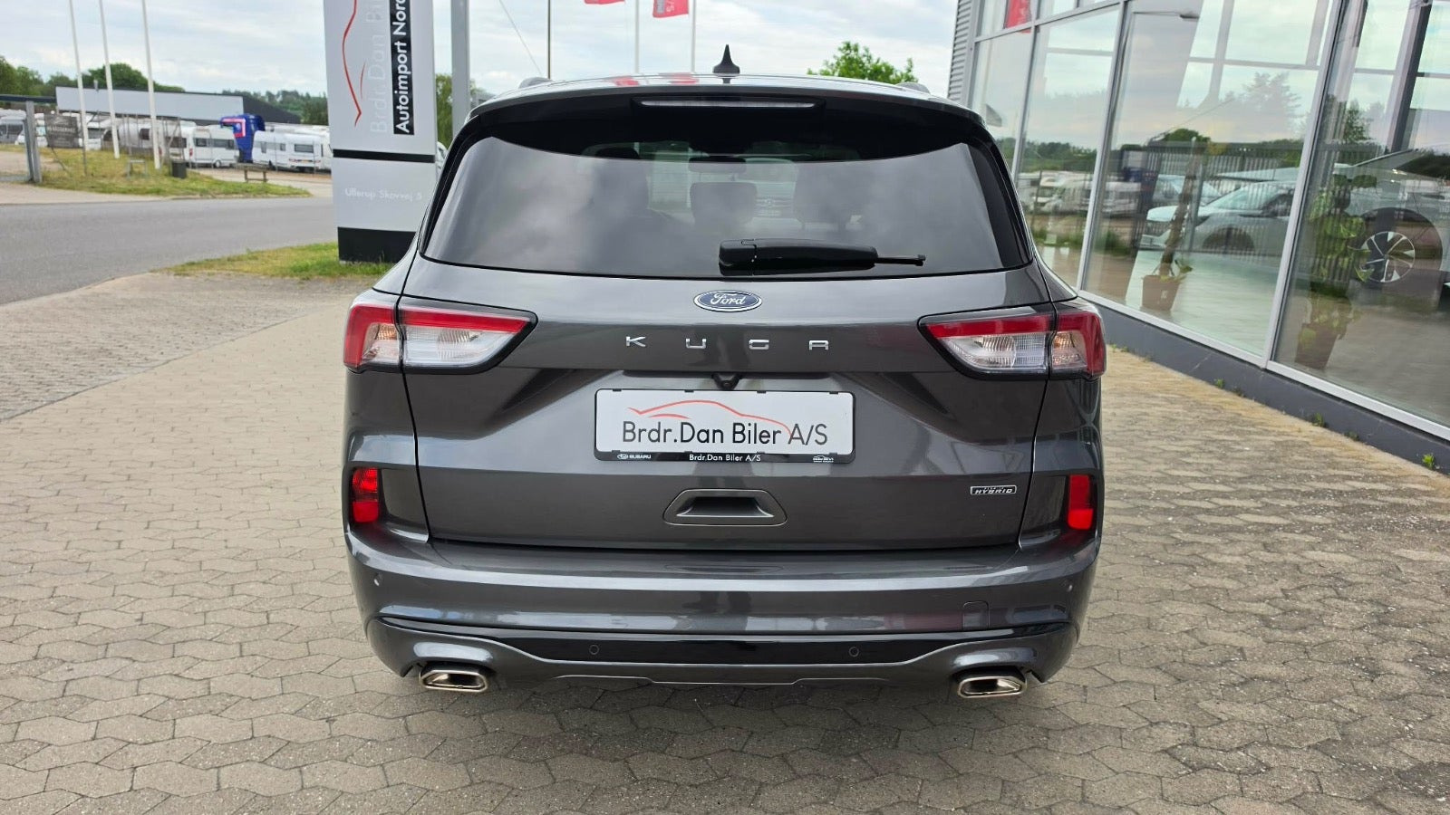 Grå Ford Kuga fra 2023