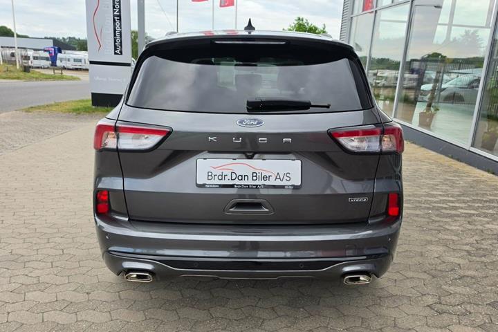 Grå Ford Kuga fra 2023