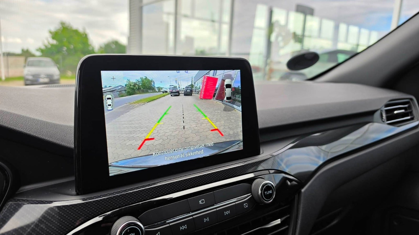 Grå Ford Kuga fra 2023