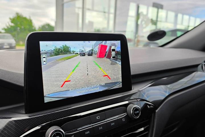Grå Ford Kuga fra 2023