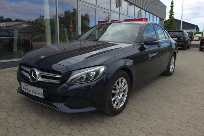Blå Mercedes C220 d fra 2017