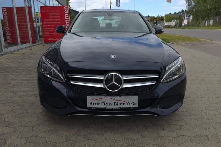 Blå Mercedes C220 d fra 2017