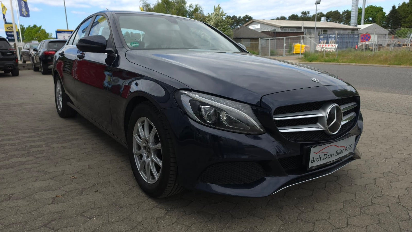 Blå Mercedes C220 d fra 2017