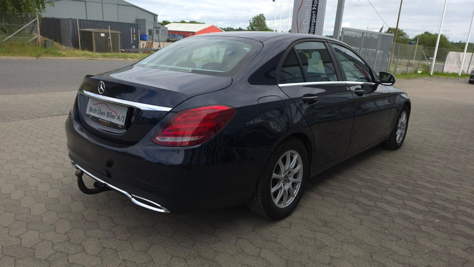 Blå Mercedes C220 d fra 2017