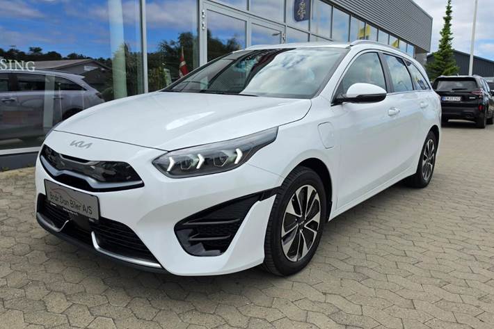 Hvid Kia Ceed fra 2024