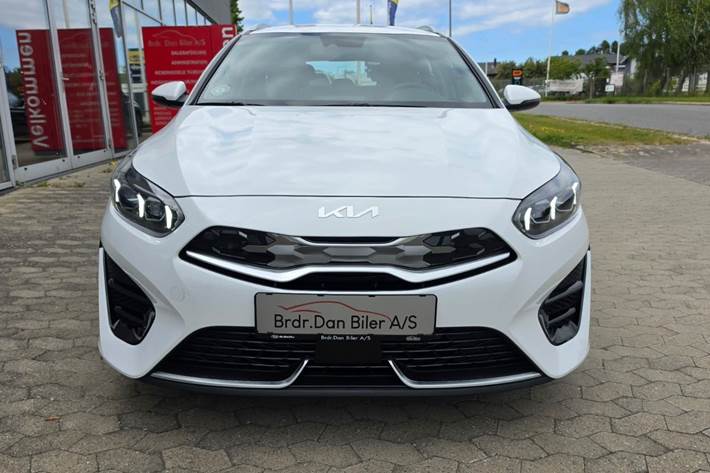 Hvid Kia Ceed fra 2024