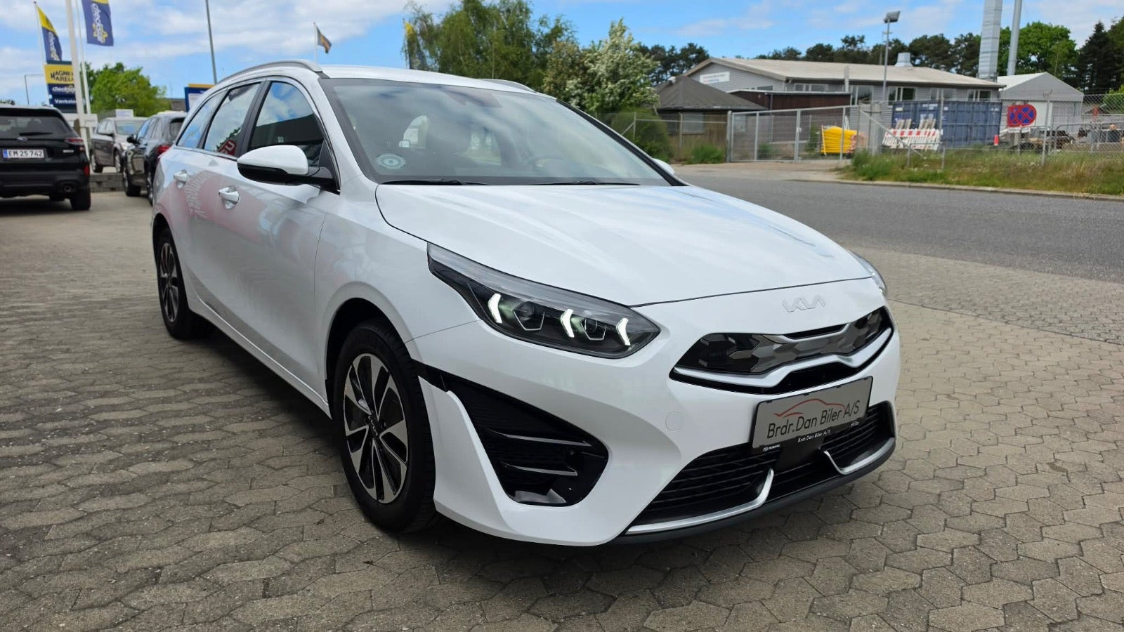 Hvid Kia Ceed fra 2024