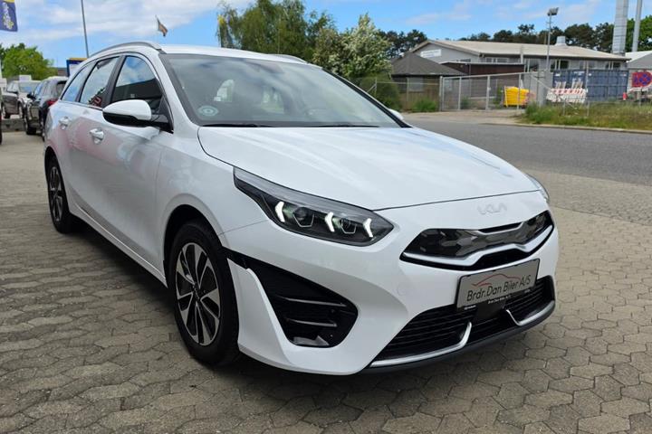 Hvid Kia Ceed fra 2024