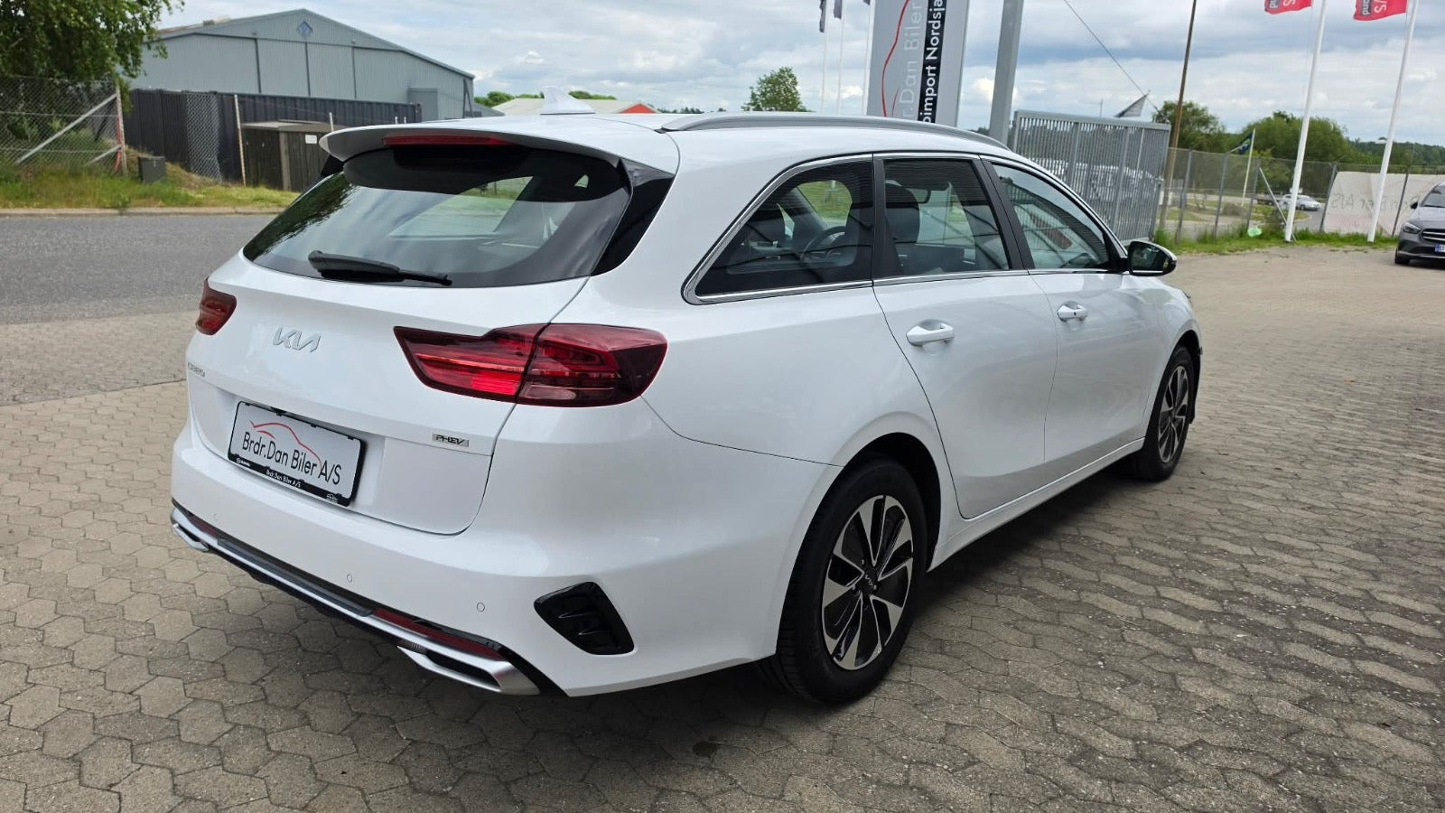 Hvid Kia Ceed fra 2024