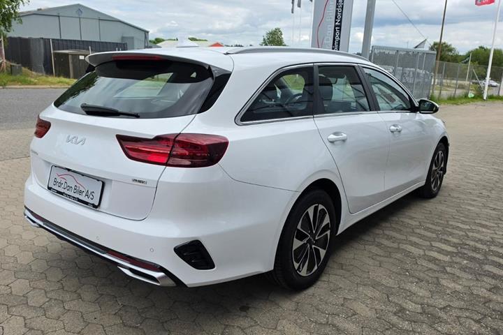 Hvid Kia Ceed fra 2024
