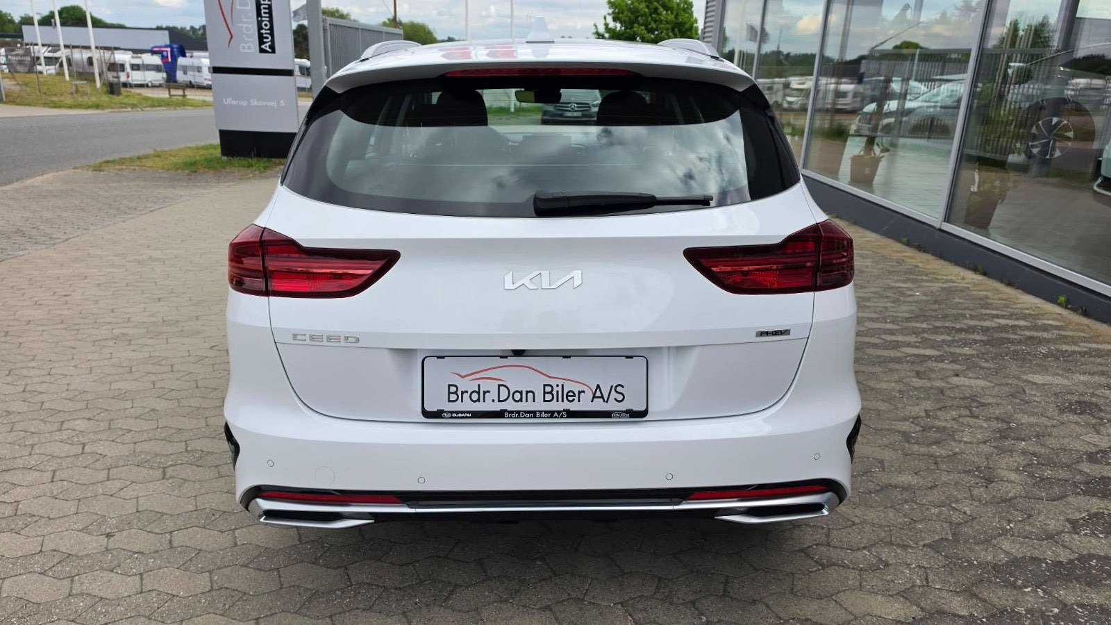 Hvid Kia Ceed fra 2024
