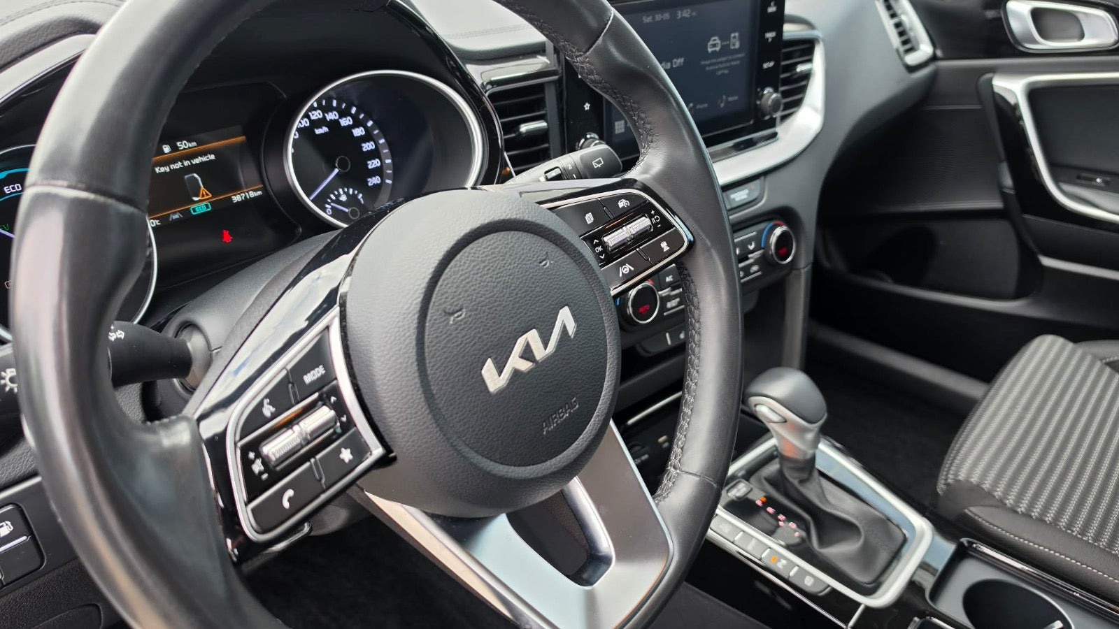 Hvid Kia Ceed fra 2024