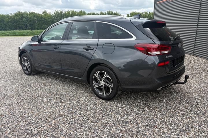 Grå Hyundai i30 fra 2021